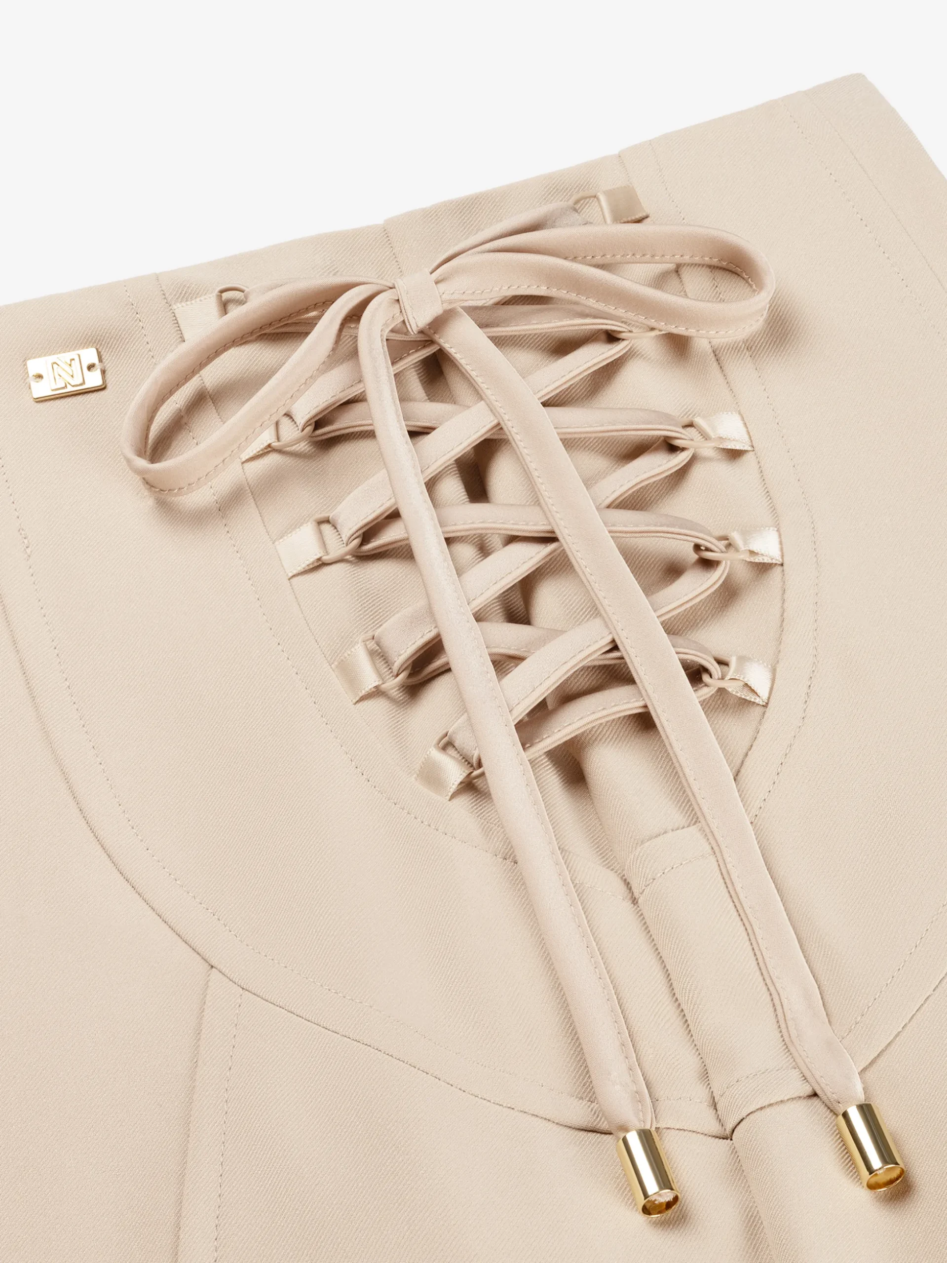 Aansluitende flared broek met veter details