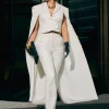 Aansluitende flared pantalon met naden en N-knopen