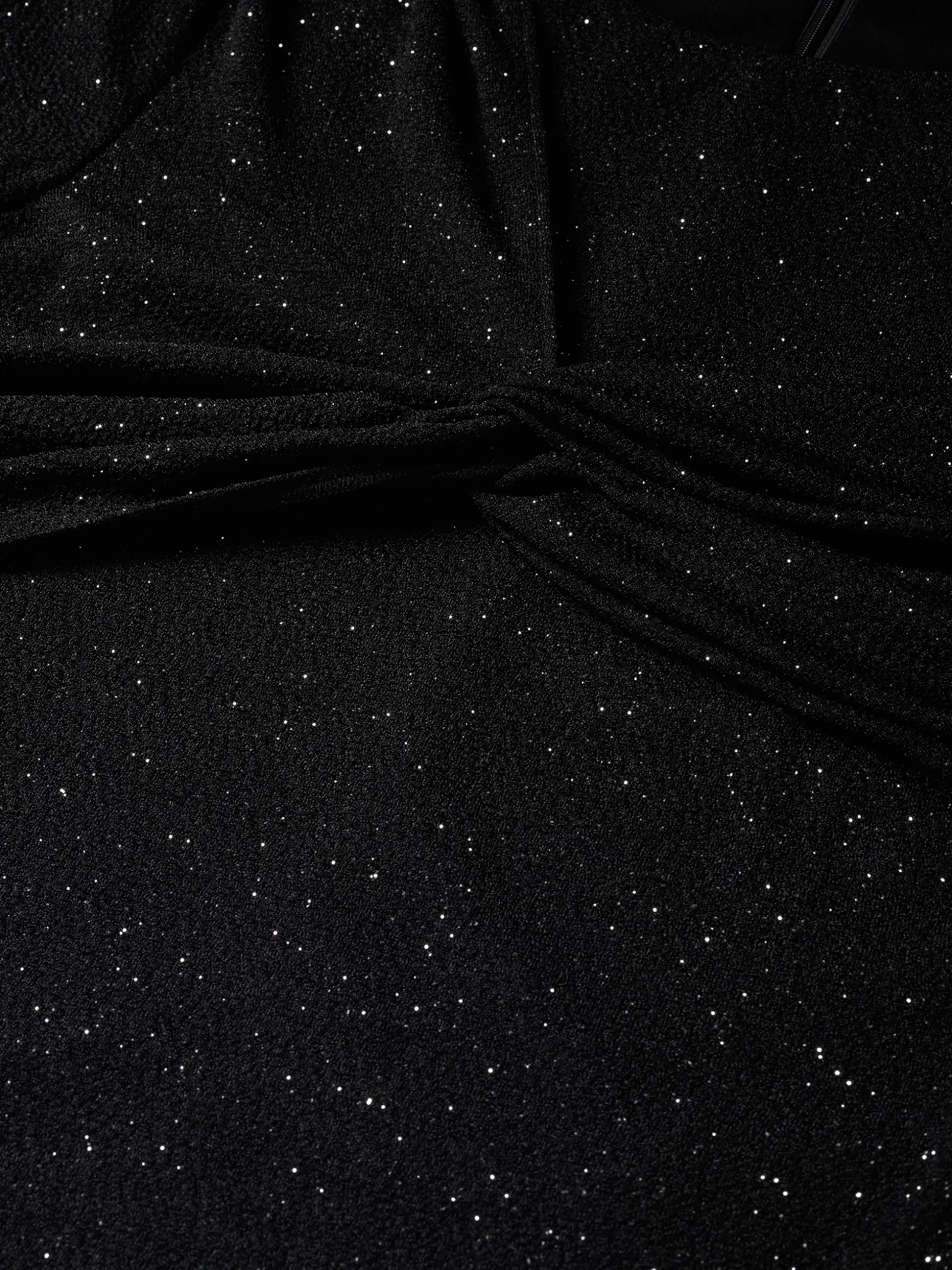 Aansluitende glitter jurk met detail op schouder