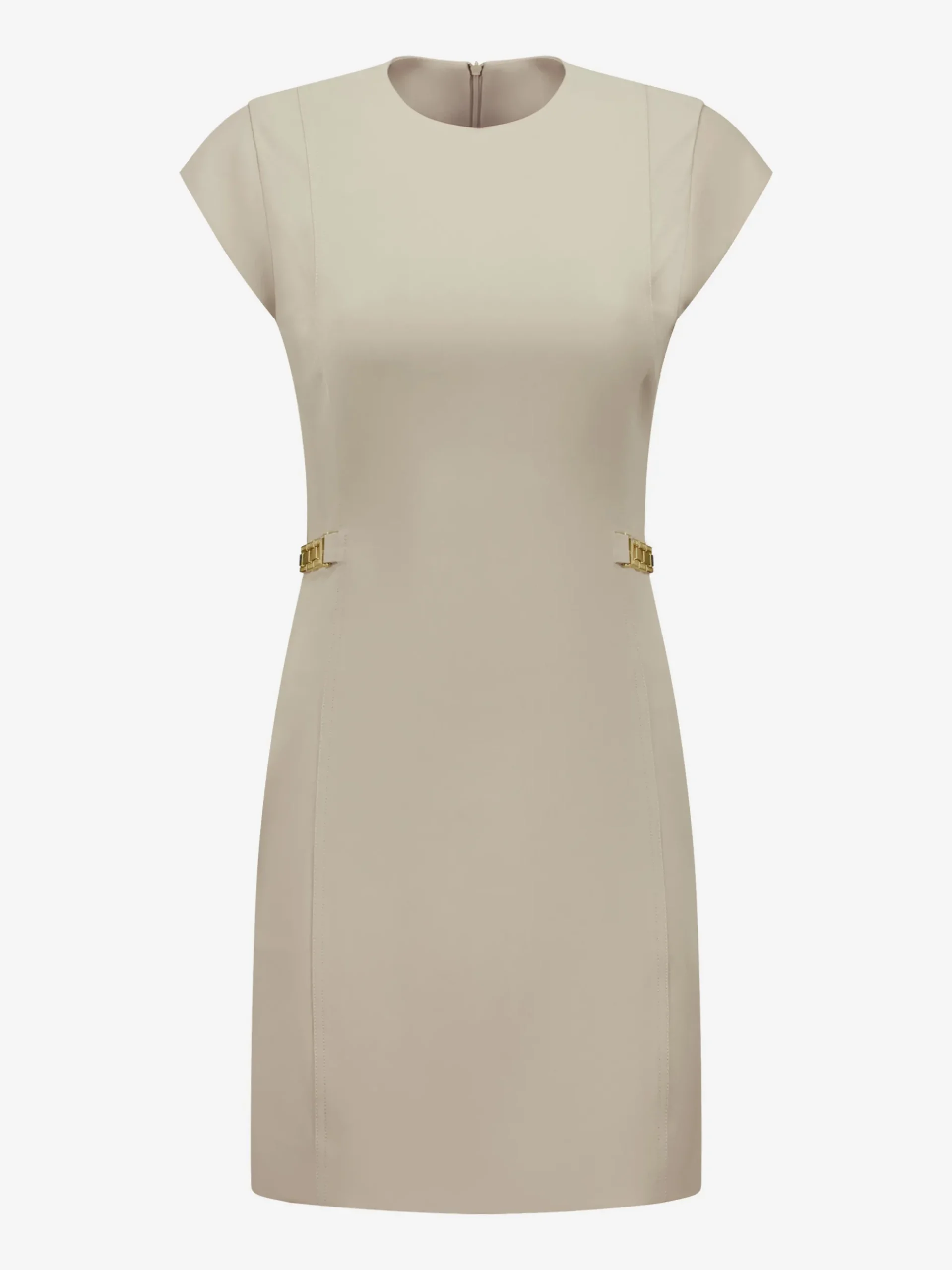 Aansluitende jurk met ketting details bij de taille