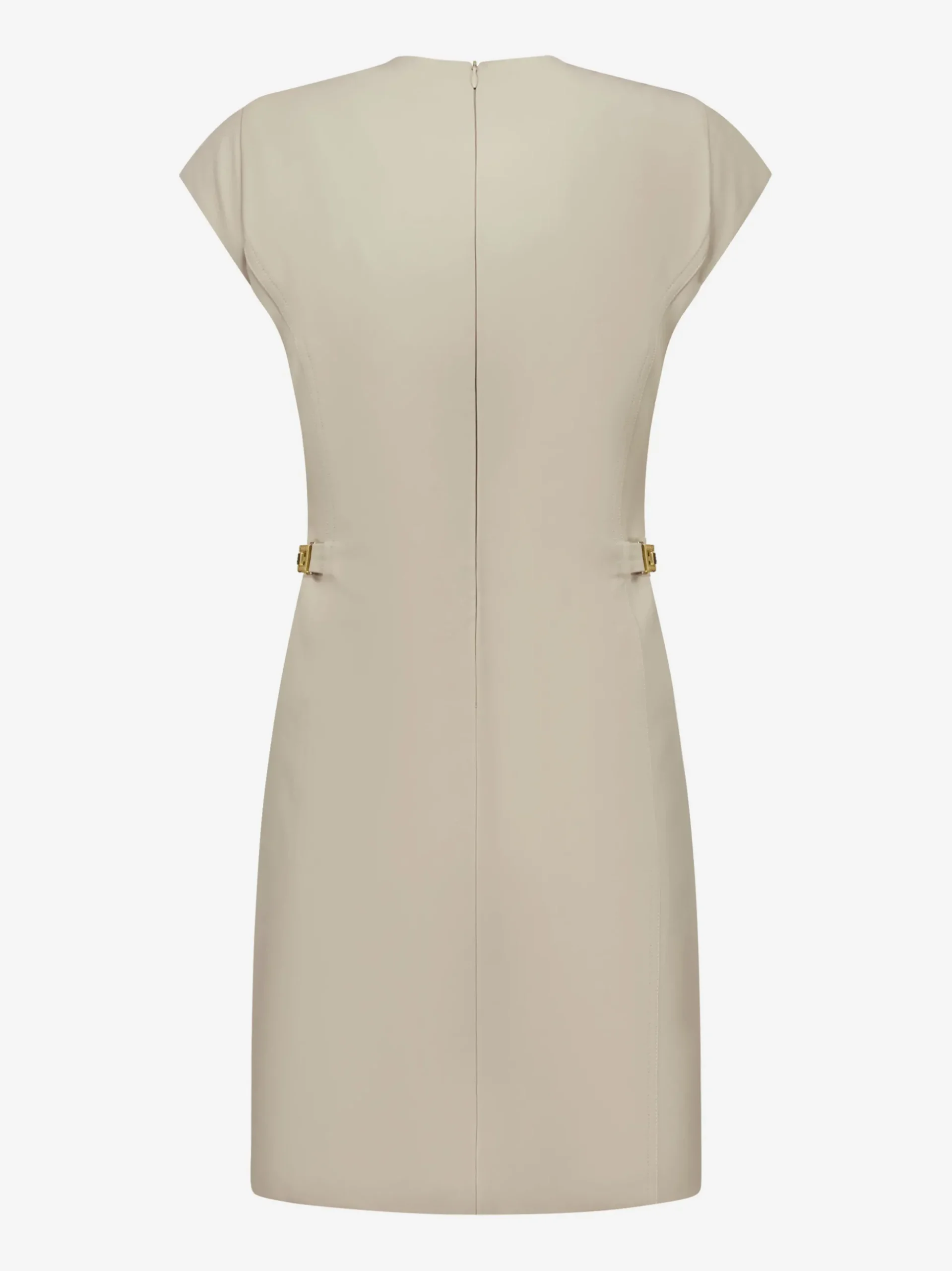 Aansluitende jurk met ketting details bij de taille