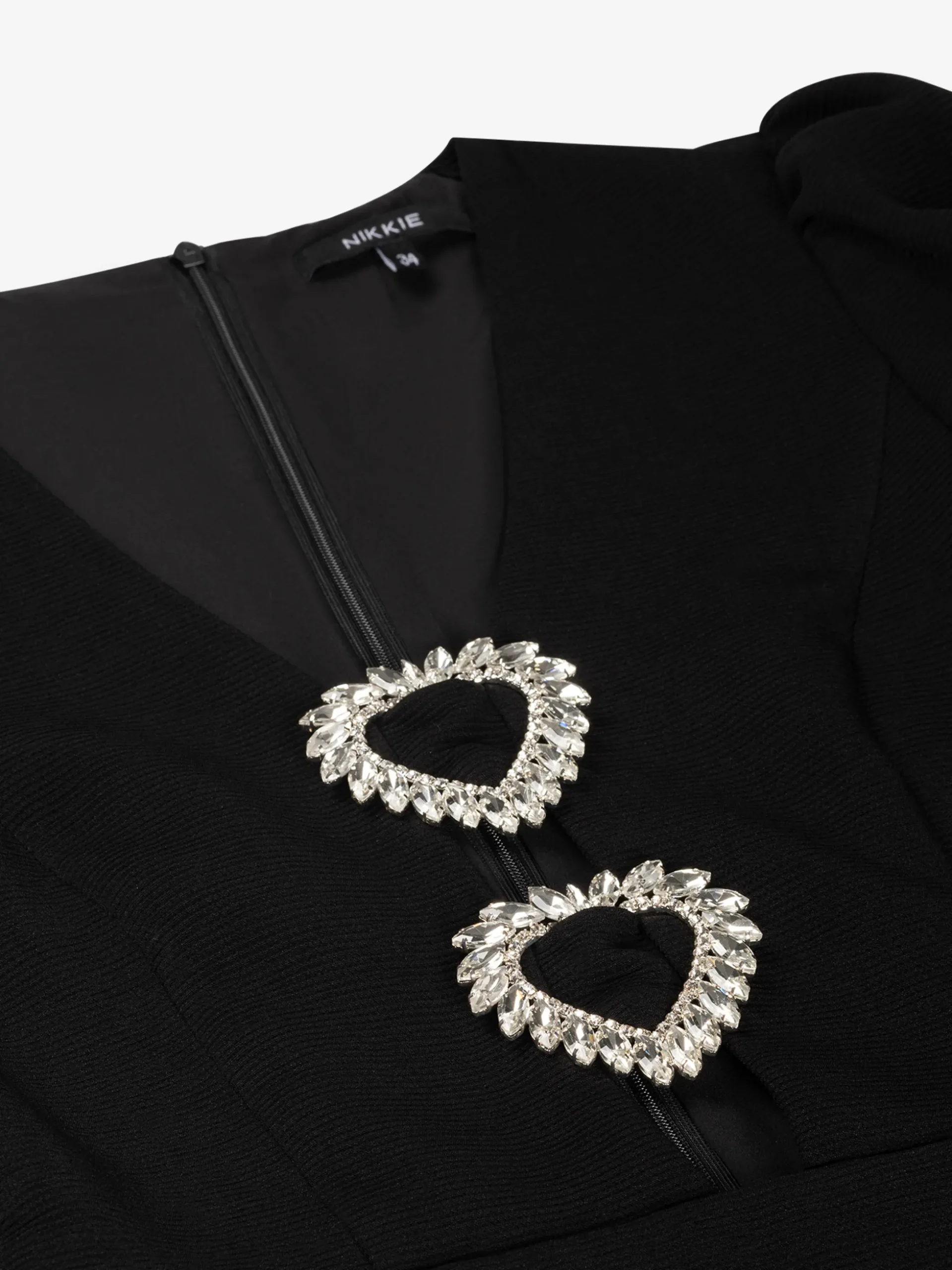 Aansluitende jurk met pofmouwen en strass details