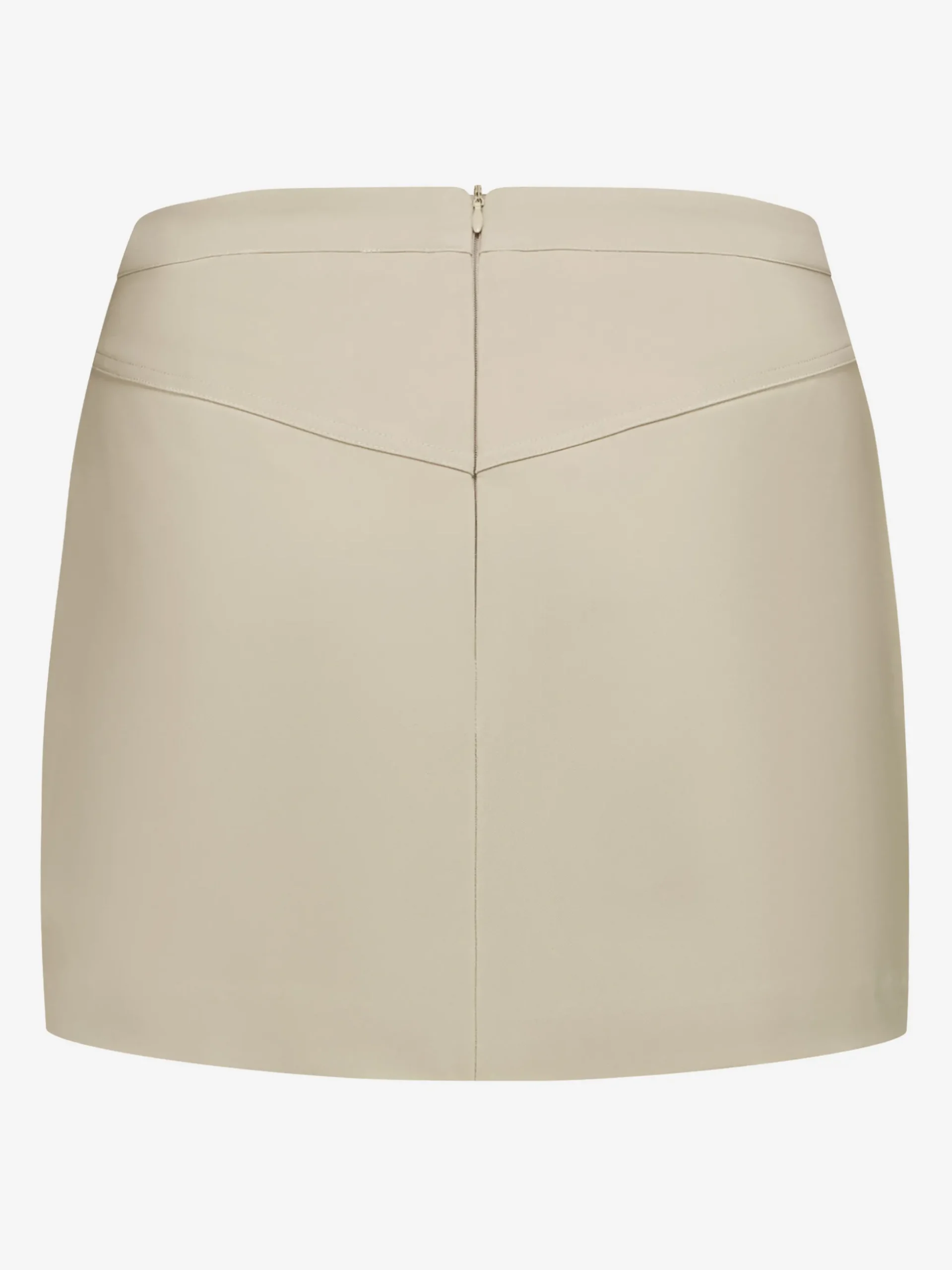 Aansluitende korte skort met ketting detail