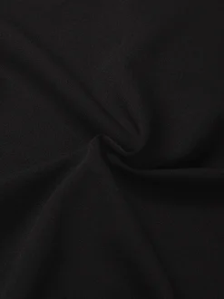 Aansluitende top met ketting detail