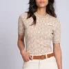 Aansluitende top met logo patroon en ketting detail