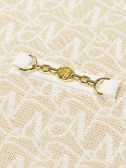 Aansluitende top met logo patroon en ketting detail