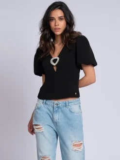 Aansluitende top met pofmouwen en strass detail