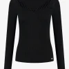 Aansluitende top met veter detail