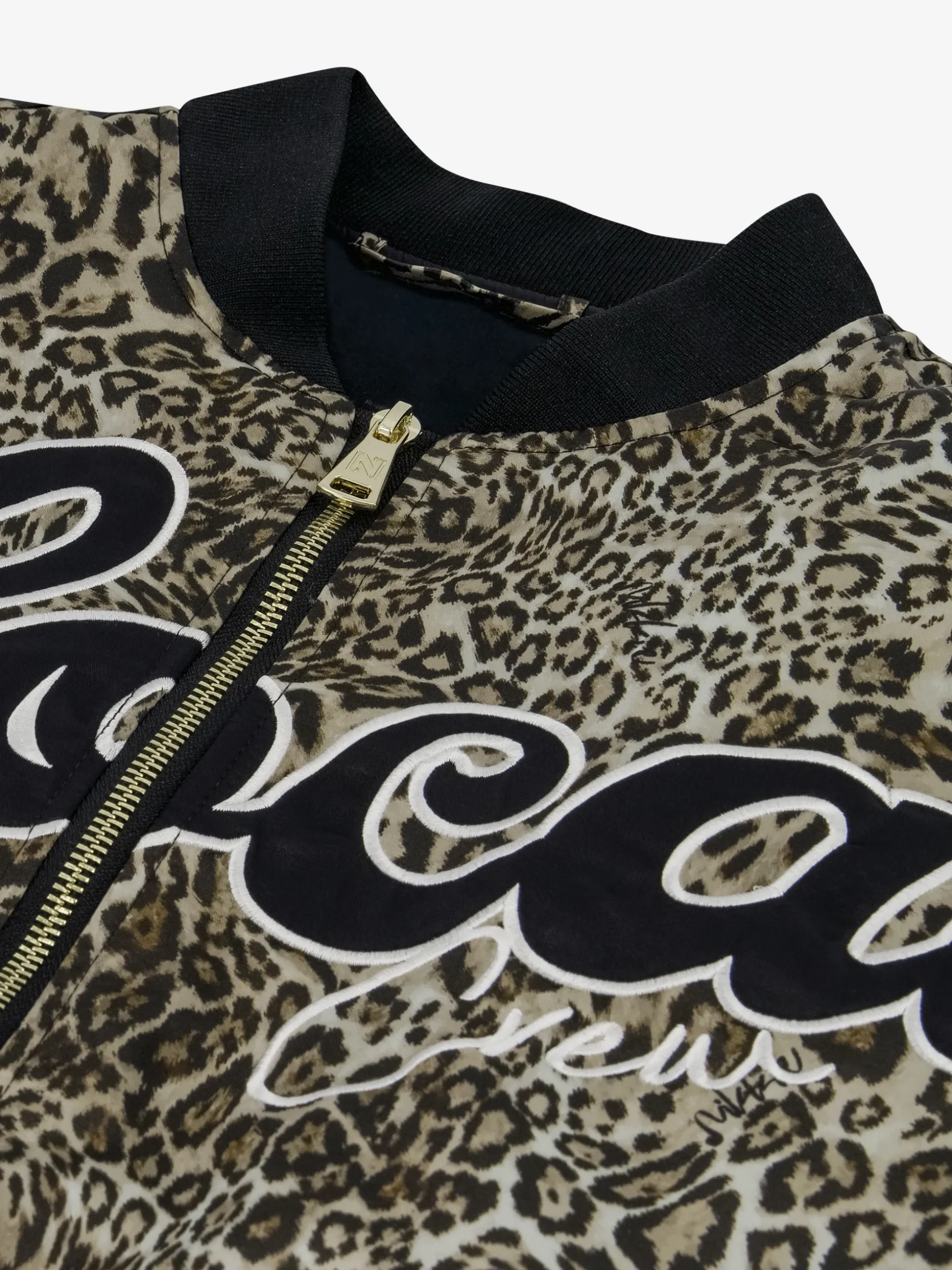 Bomberjack met luipaardprint en grafische letters