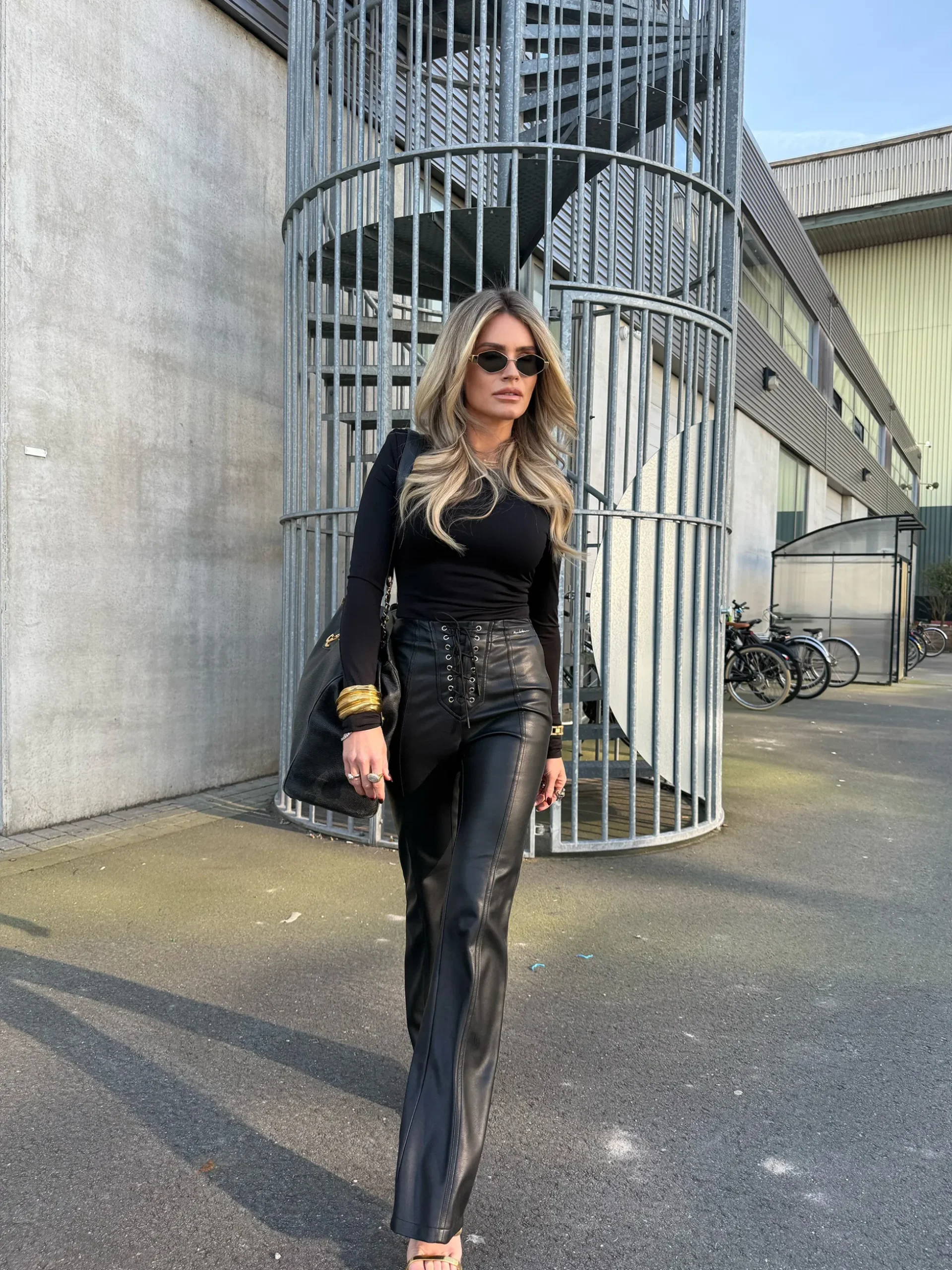 Broek van imitatieleer met veter detail