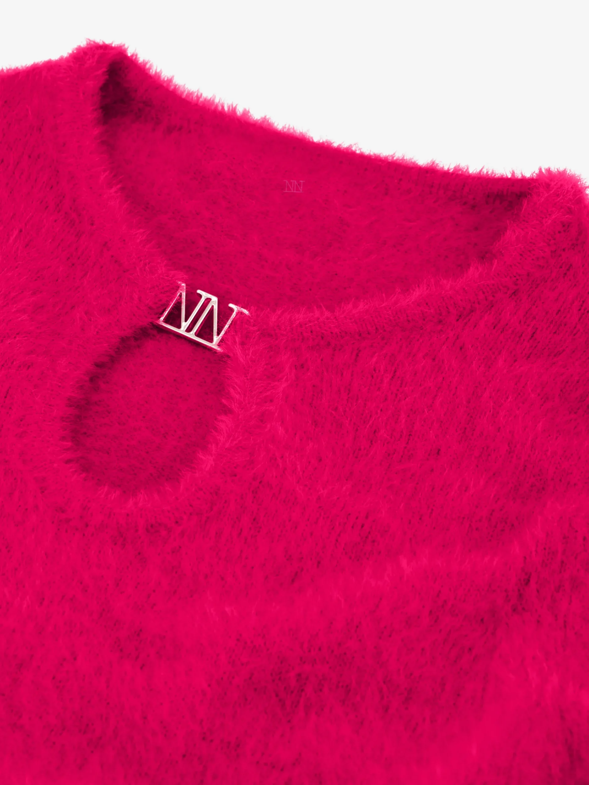Fluffy trui met detail bij hals