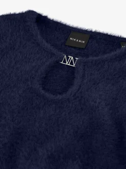 Fluffy trui met detail bij hals