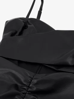 Gedrapeerde jurk van imitatieleer met cut-out detail