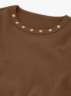 Geribbelde top met gerafelde mouwen en studs