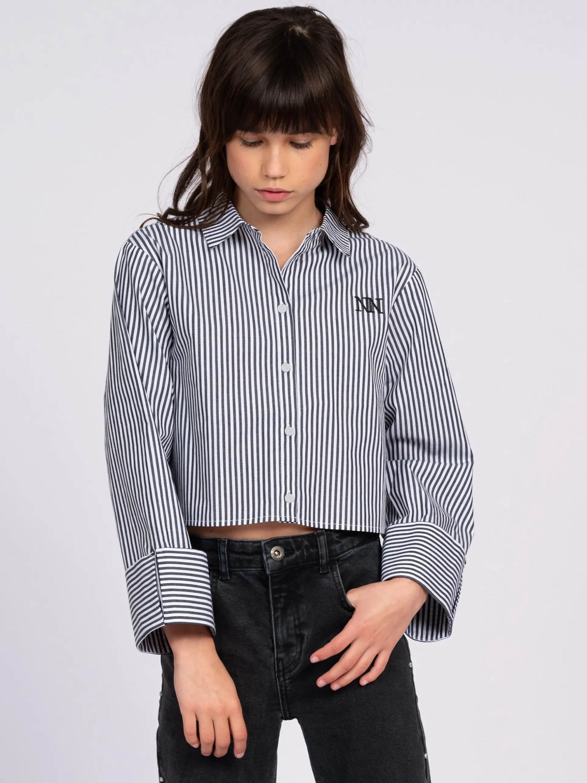 Gestreepte korte blouse met omslagmouwen