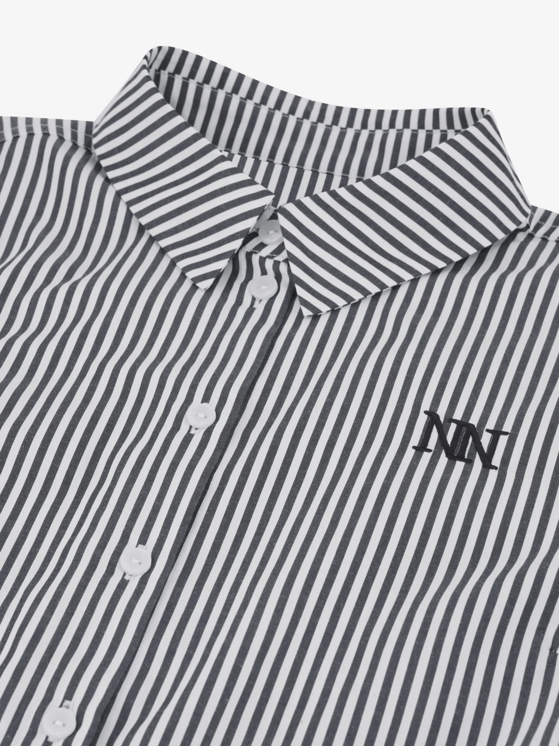 Gestreepte korte blouse met omslagmouwen