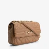 Gewatteerde tas met ketting detail