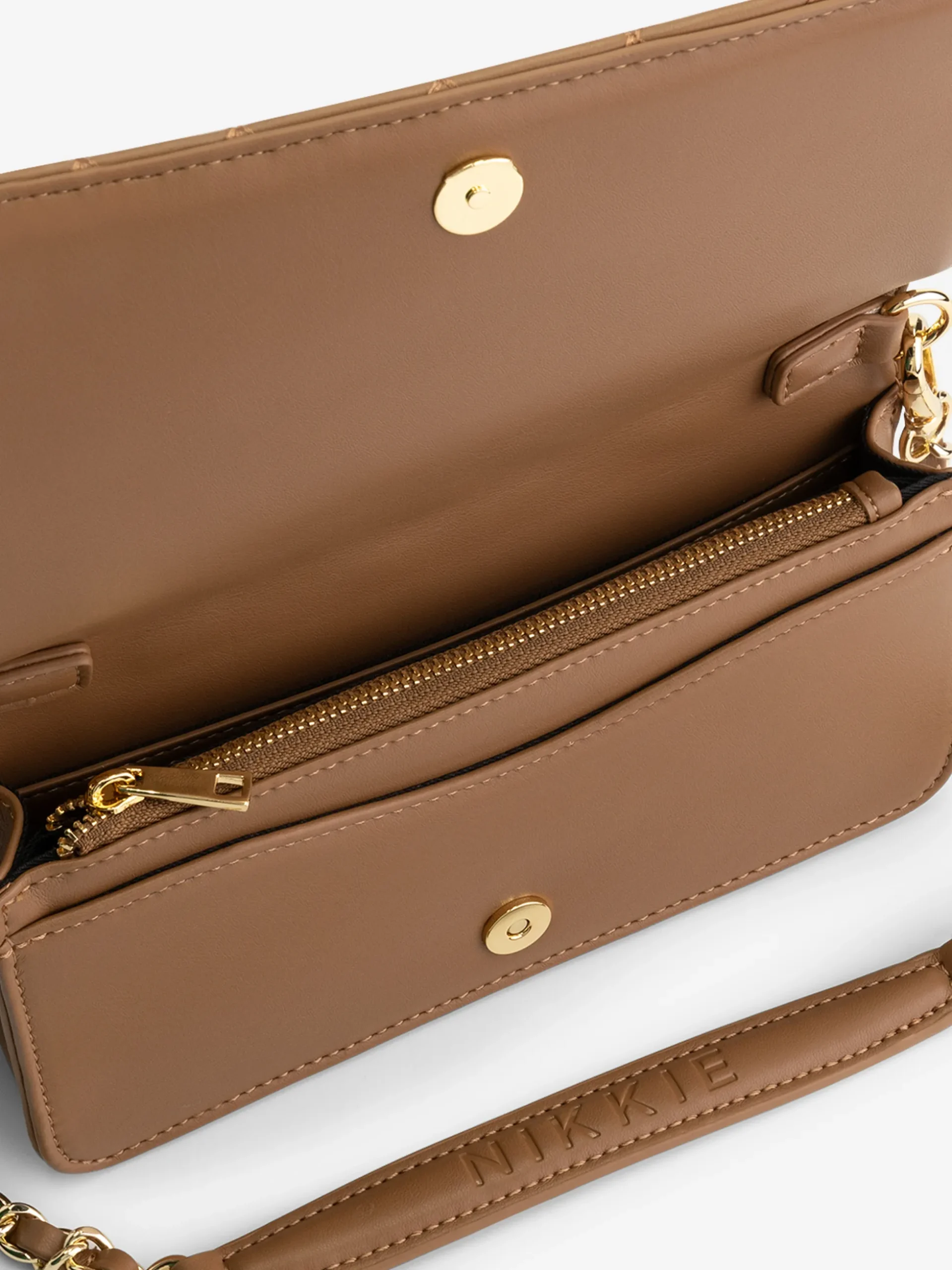 Gewatteerde tas met ketting detail