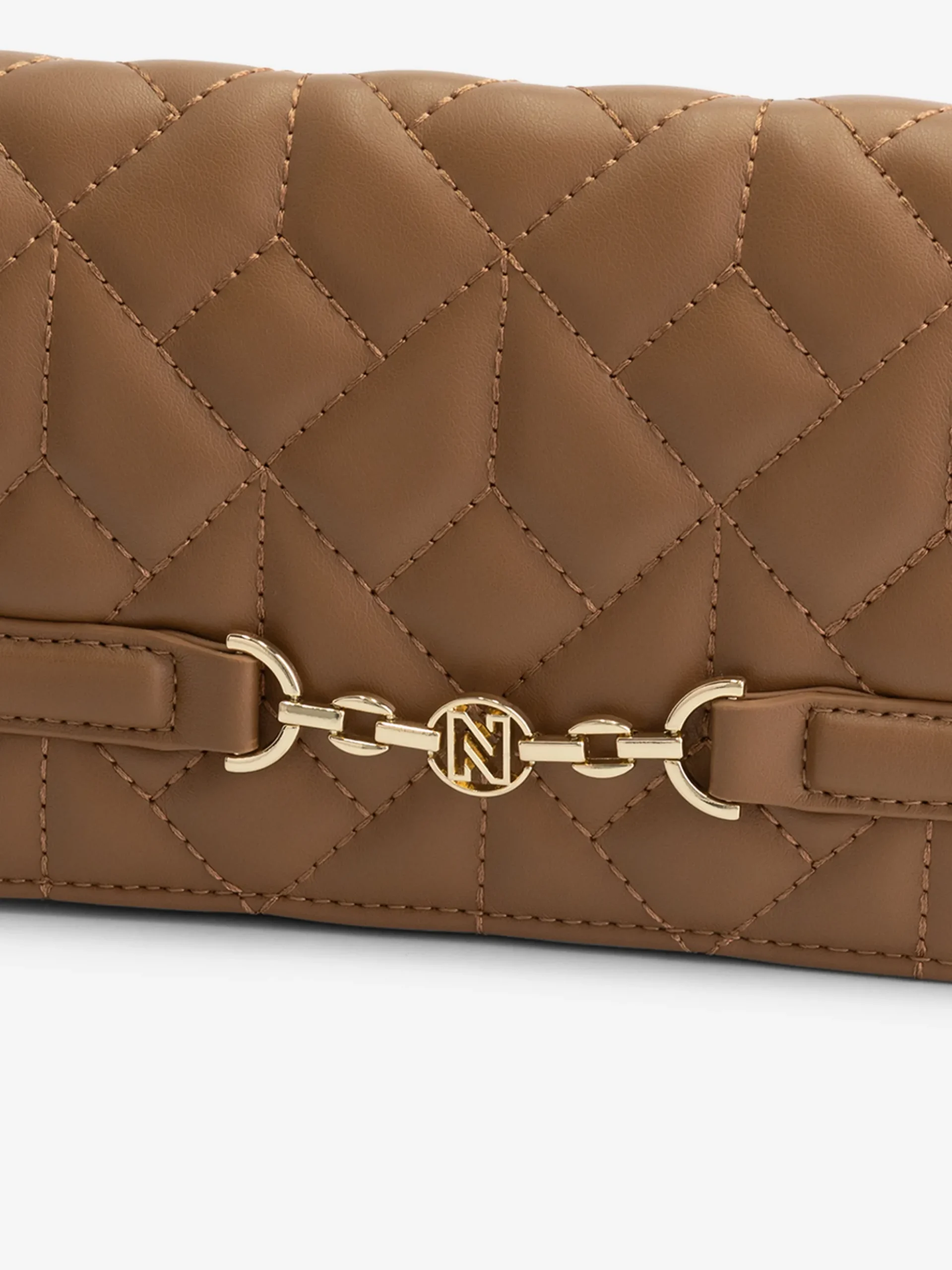 Gewatteerde tas met ketting detail