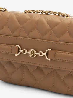 Gewatteerde tas met ketting detail