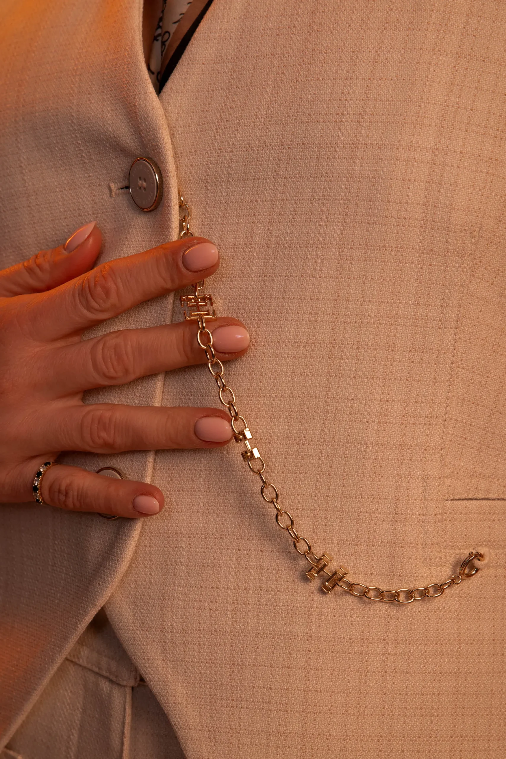 Gilet met gemu00ealeerde textuur en ketting detail
