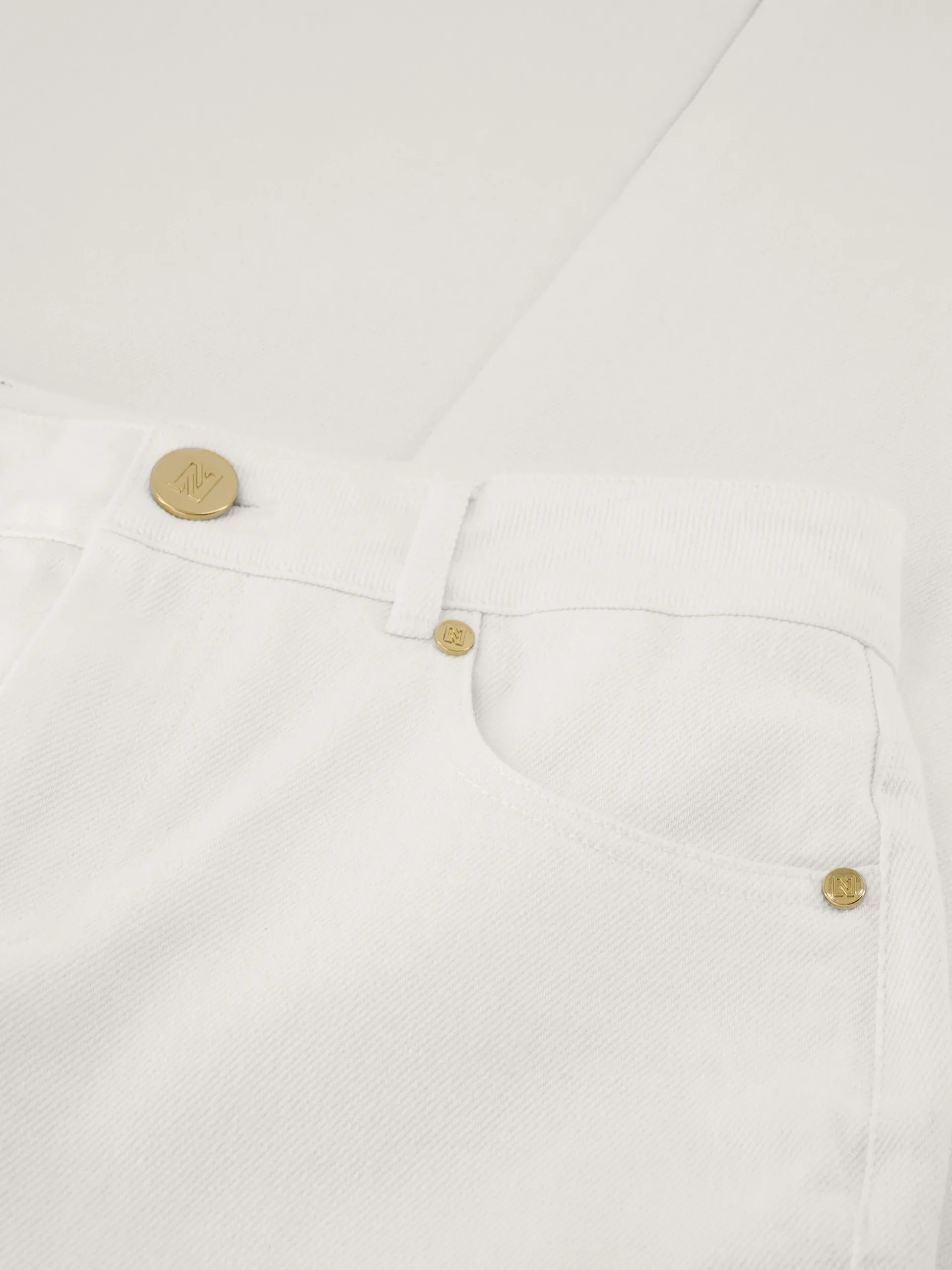Jeans met rechte pijpen en NIKKIE details