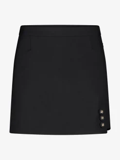 Korte aansluitende skort met een overslag en N-knopen