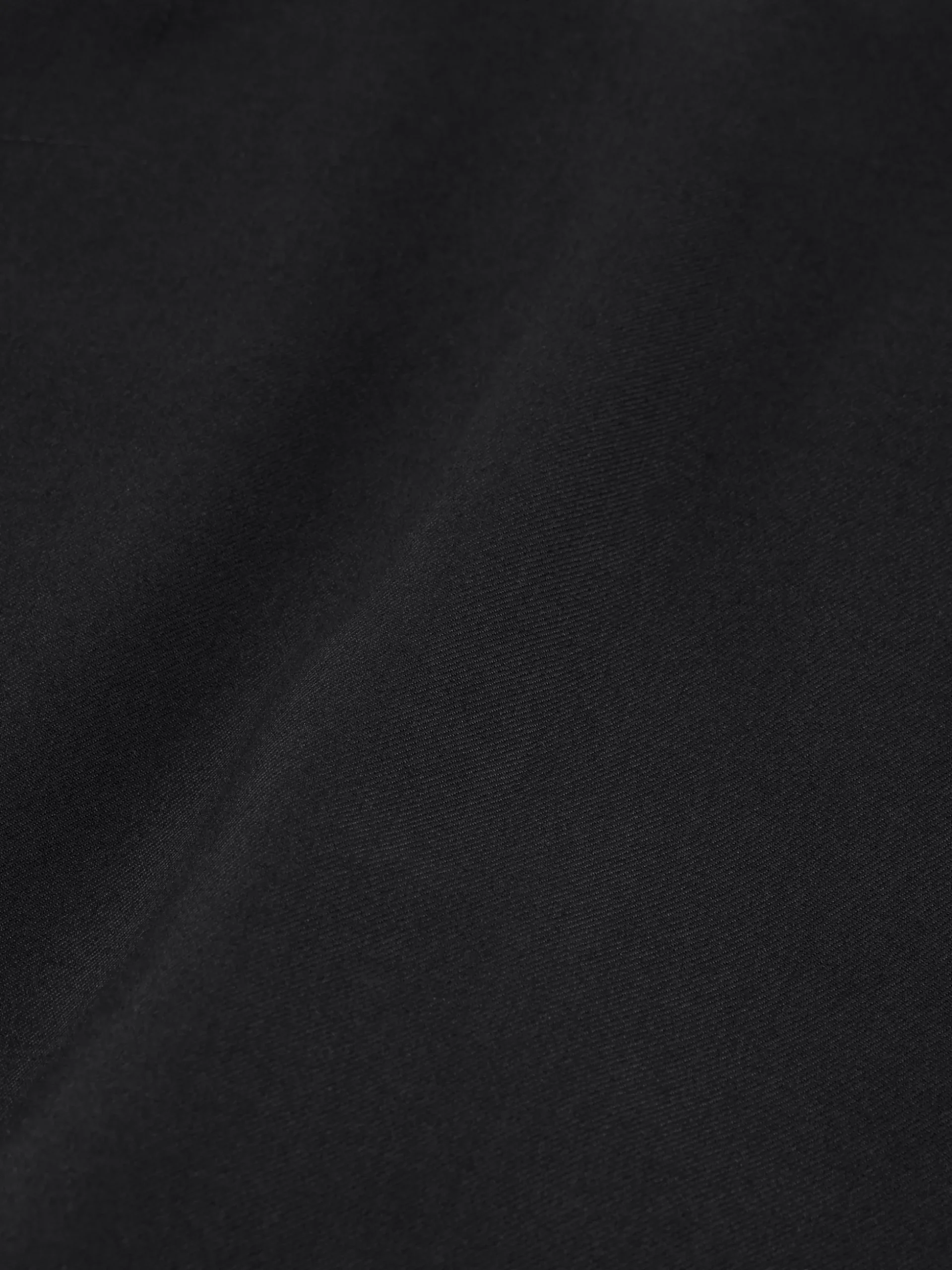 Korte aansluitende skort met een overslag en N-knopen