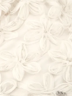 Korte rok met geborduurde bloemen