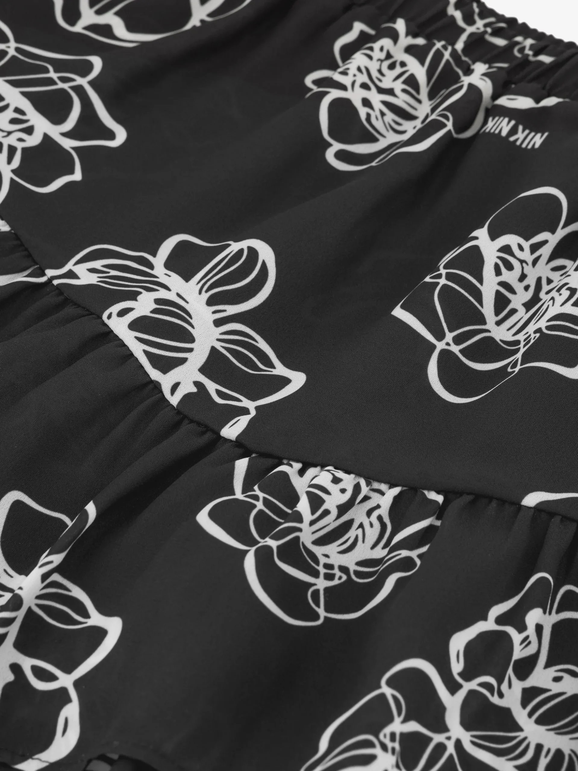 Korte skort met bloemenprint en laagjes