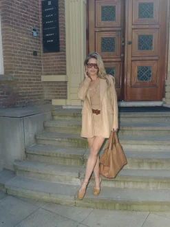 Korte skort van imitatieleer met hart detail