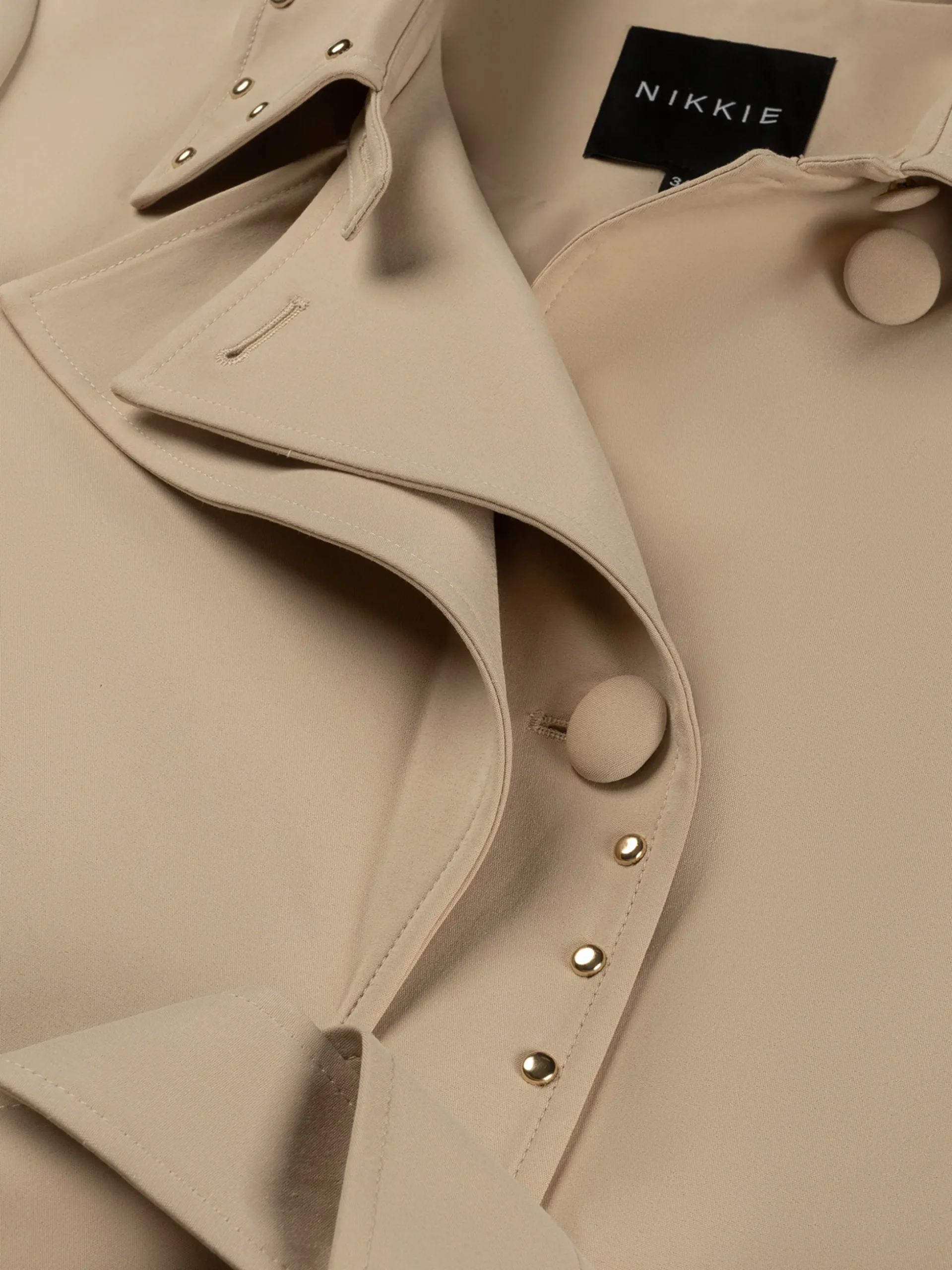 Lange trenchcoat met tweelaags effect en studs