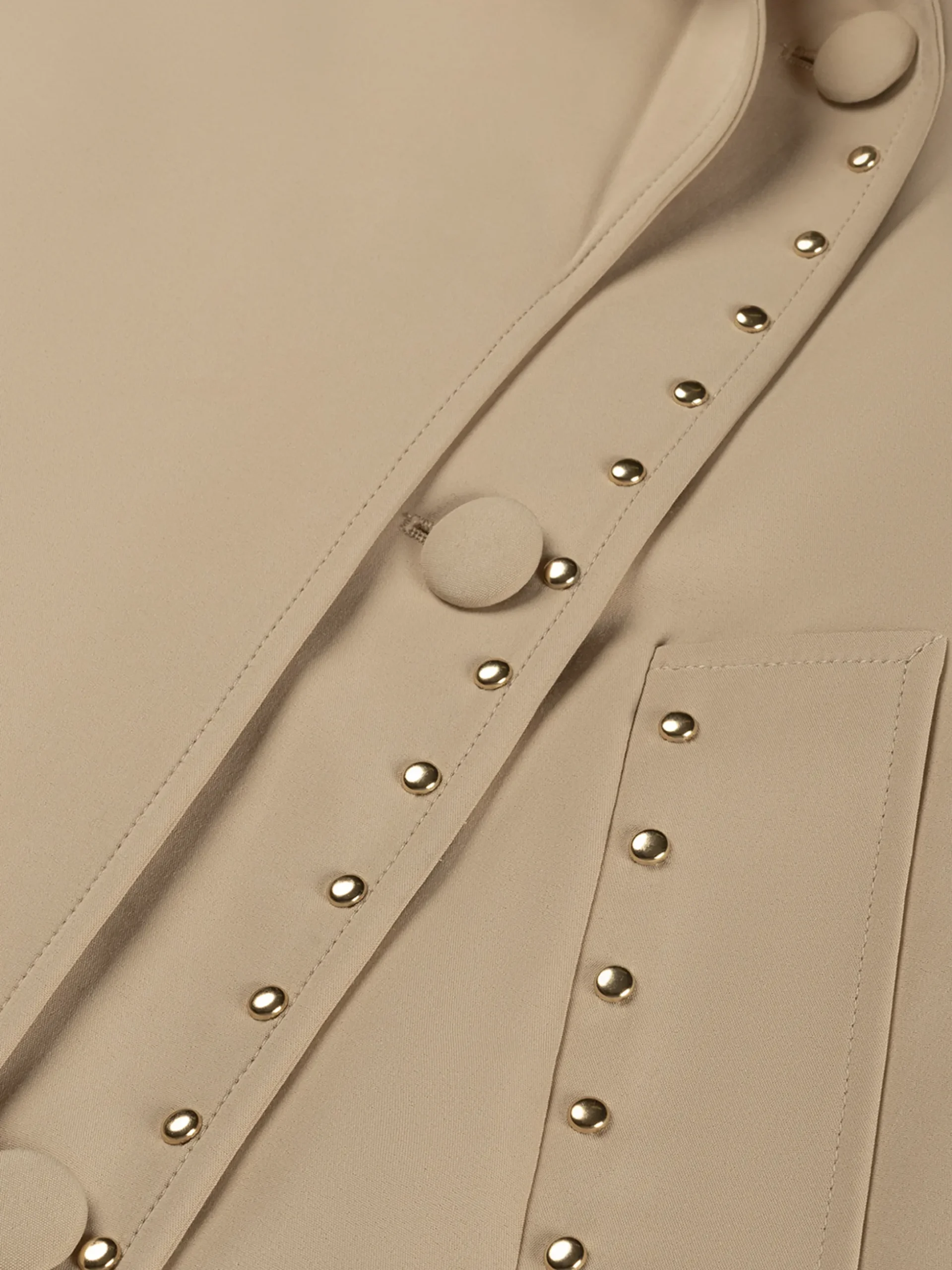 Lange trenchcoat met tweelaags effect en studs