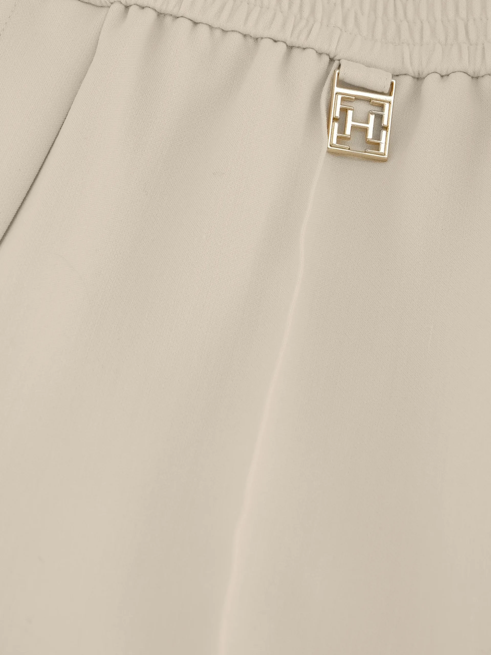 Losvallend short met elastische tailleband en logo
