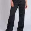Losvallende broek met logo patroon en sierknopen