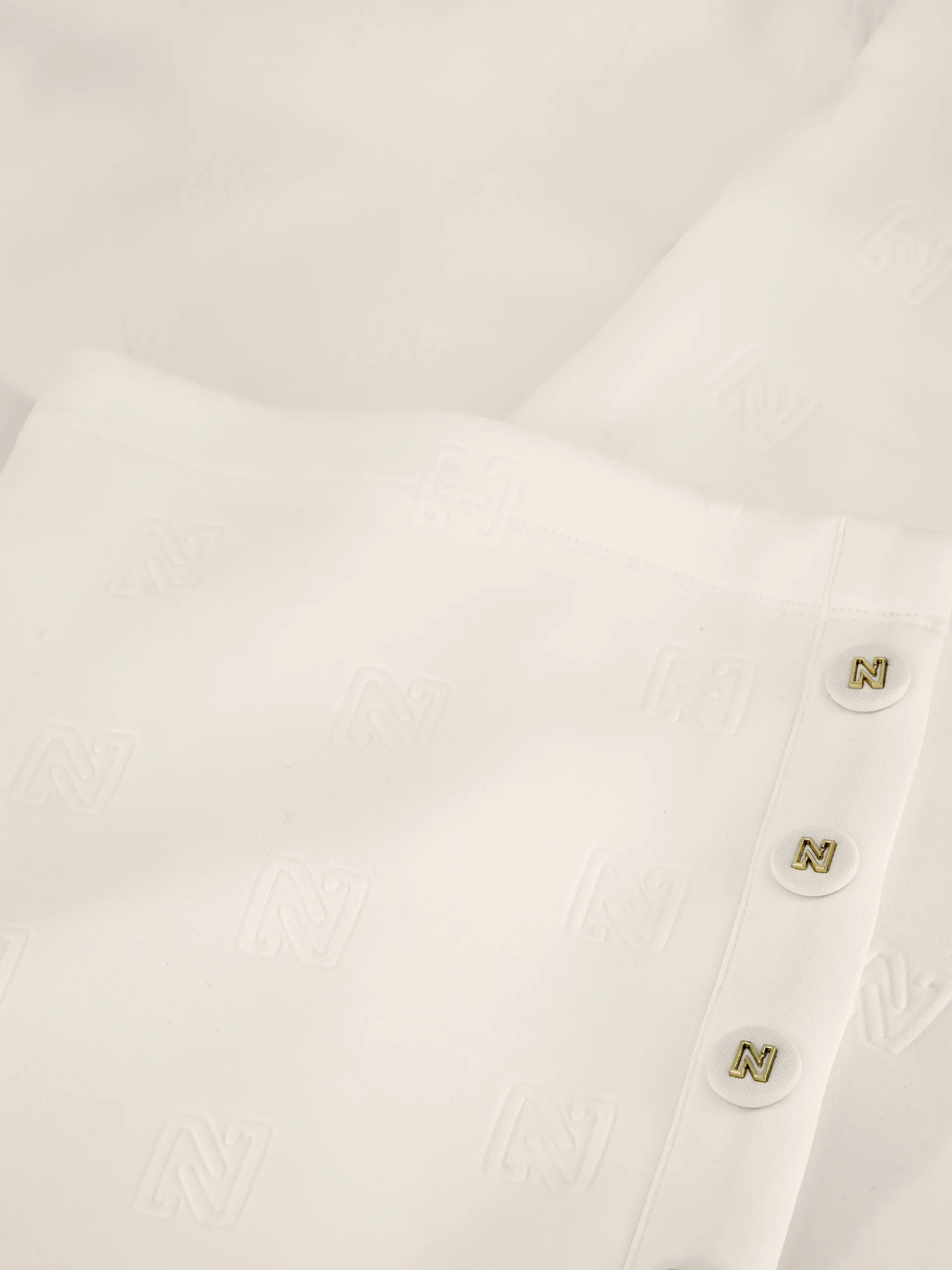 Losvallende broek met logo patroon en sierknopen