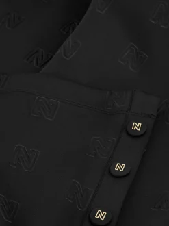 Losvallende broek met logo patroon en sierknopen