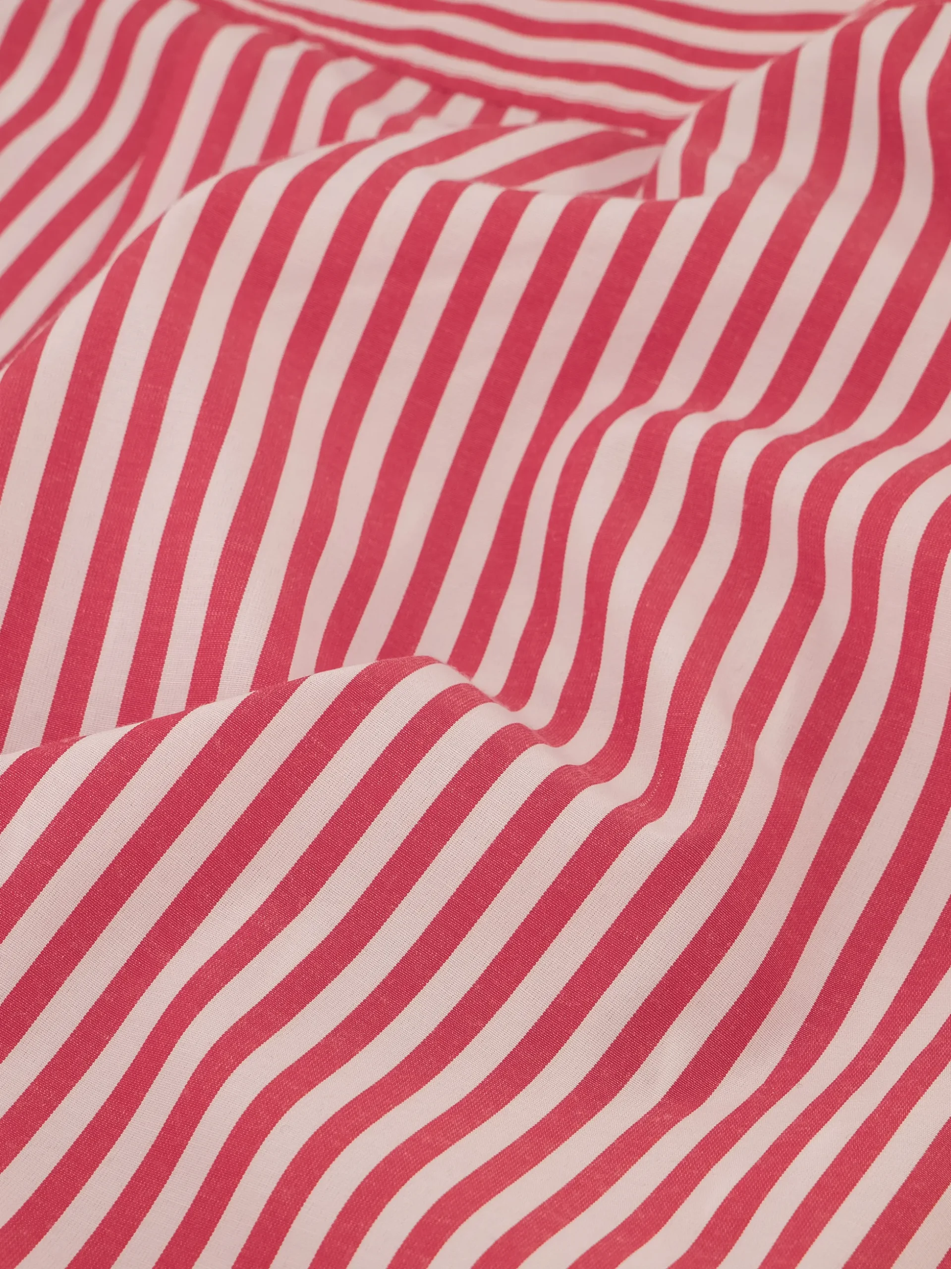 Losvallende gestreepte blouse met geborduurd logo