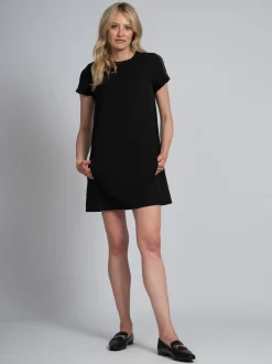 Losvallende jurk met rits detail bij schouder