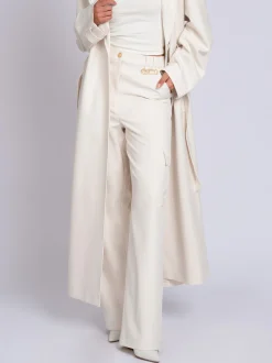 Losvallende pantalon met logo detail en klepzakken