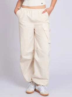 Losvallende parachute broek met trekkoorden