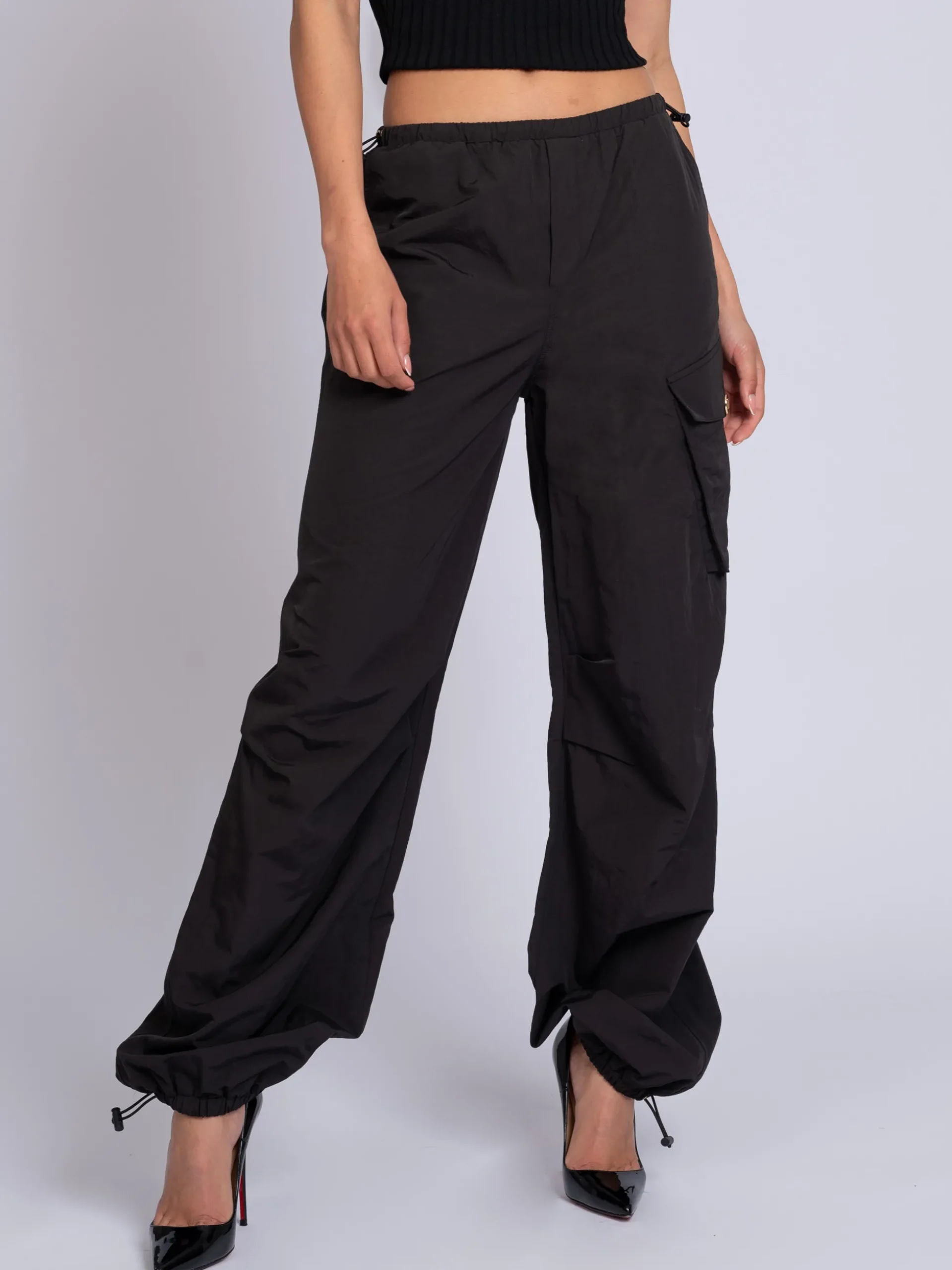 Losvallende parachute broek met trekkoorden