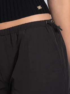 Losvallende parachute broek met trekkoorden