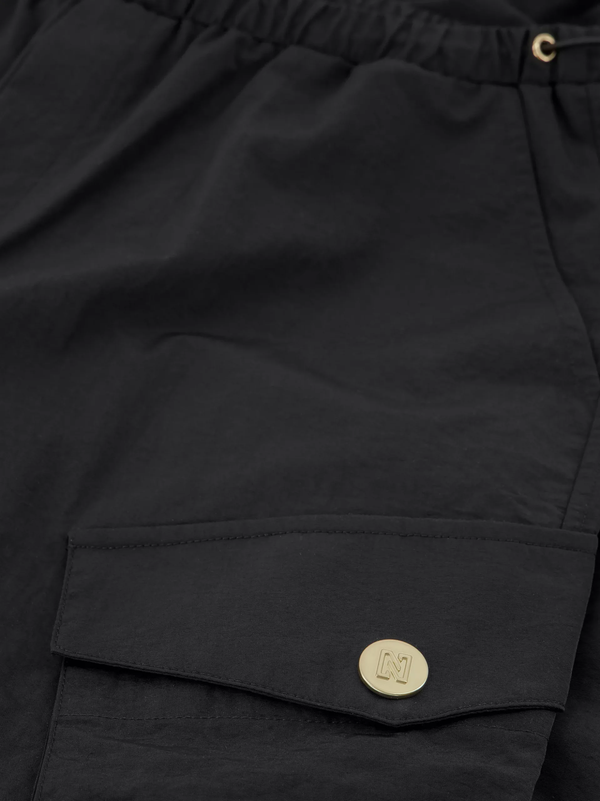 Losvallende parachute broek met trekkoorden
