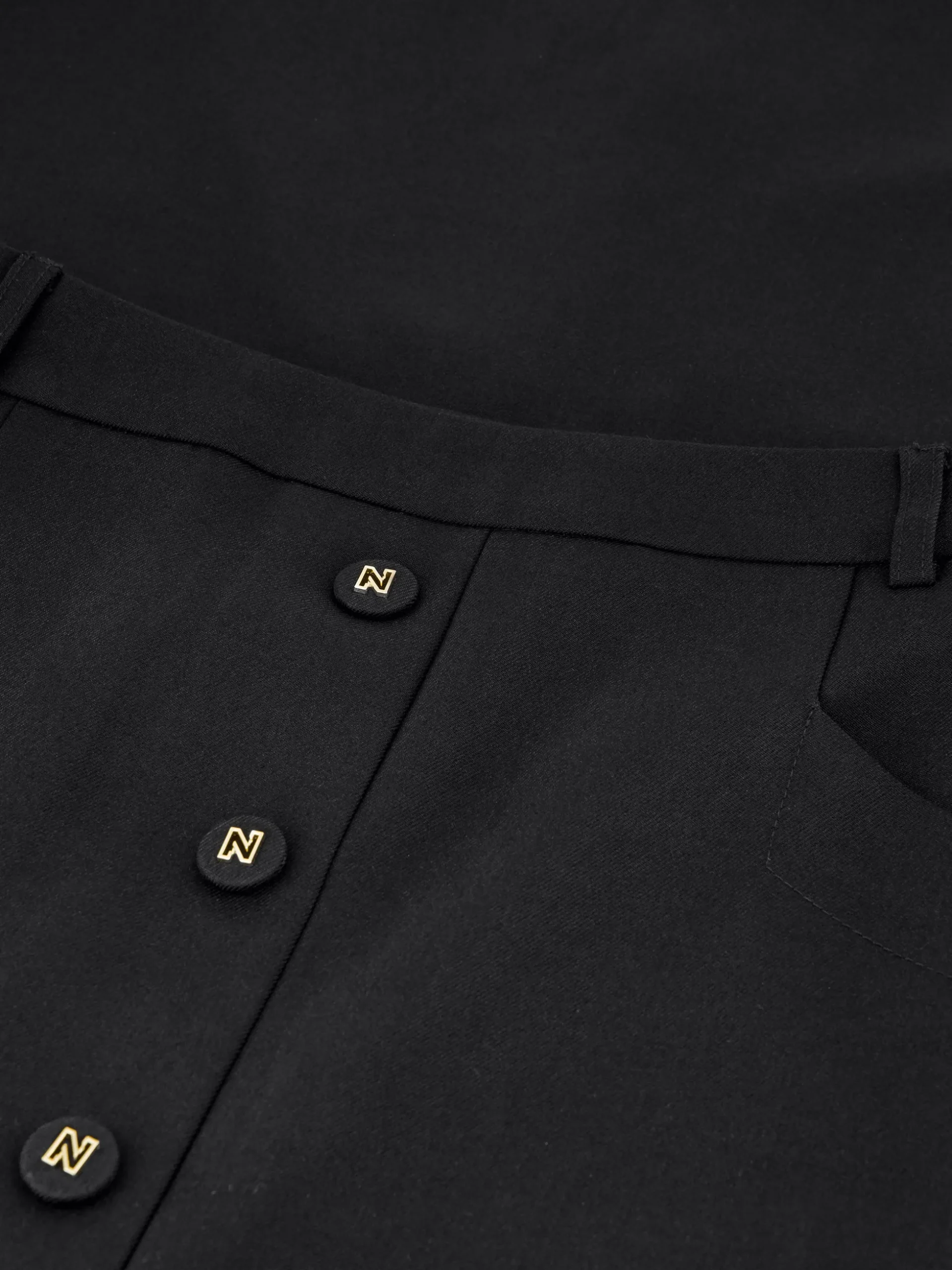 Maxi rok met N-knopen en centrale split