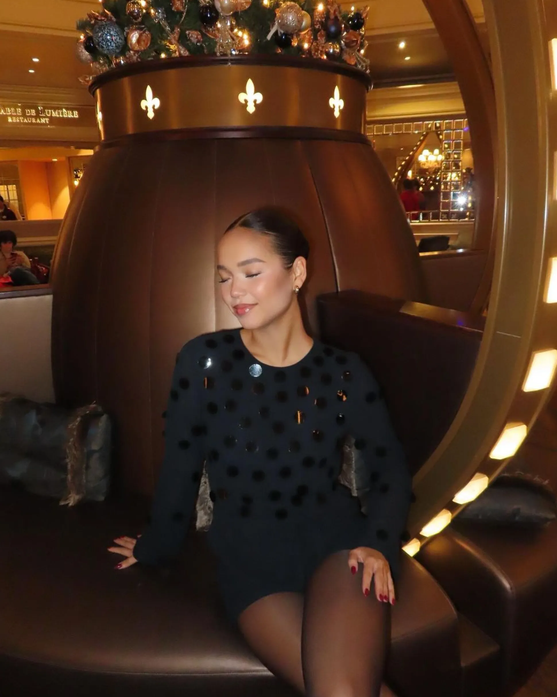 Playsuit met pailletten en een strikkoord