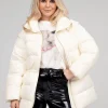 Puffer jas met capuchon en getailleerde taille