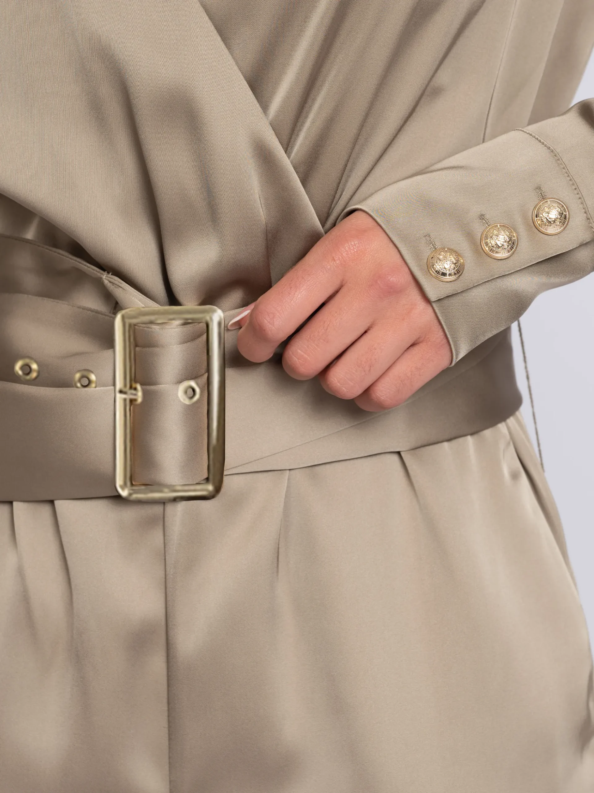 Satijnlook jumpsuit met ceintuur