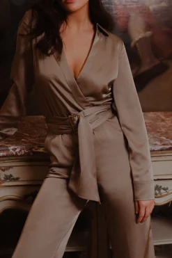Satijnlook jumpsuit met ceintuur