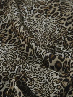 Satijnlook jurk met luipaardprint en watervalhals